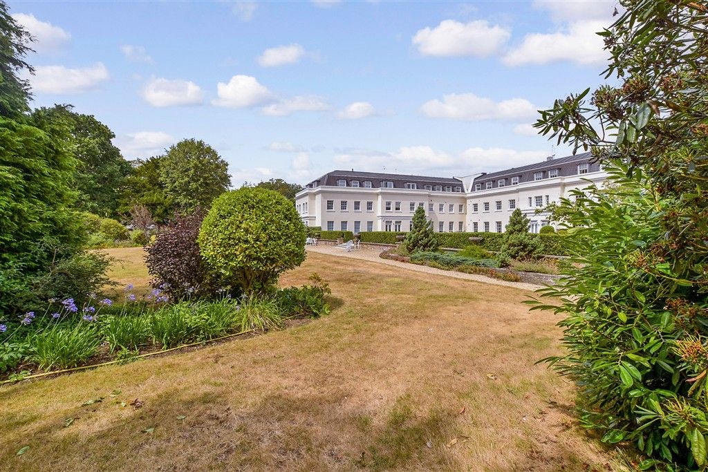 Property photo 1 of 14 Communal Gardens