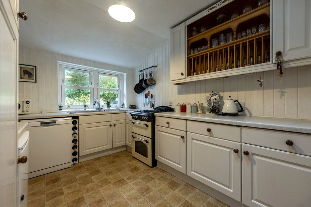 Property photo 2 of 11 Kitchen