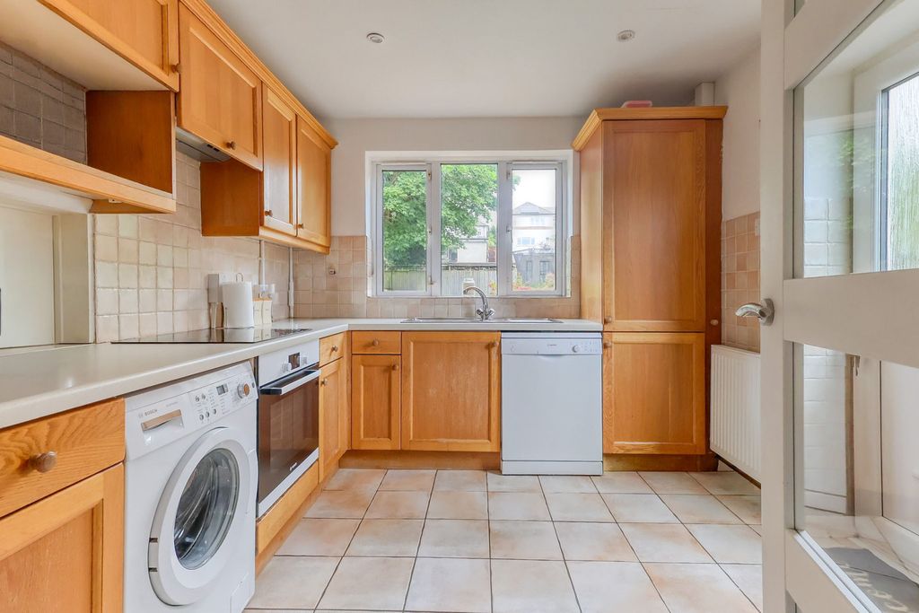 Property photo 3 of 16 Picture No. 12