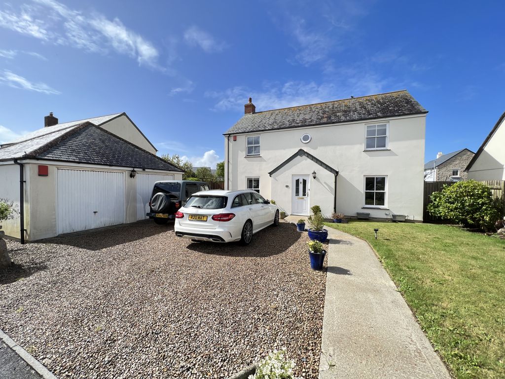 Property photo 1 of 13 4 Bedroom Detached House For Sale