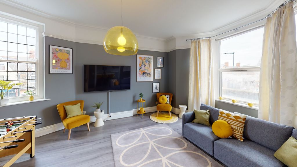 Property photo 1 of 18 Adre Student Lettings Superb Location, Gorgeous 8 Bedroom Apartment