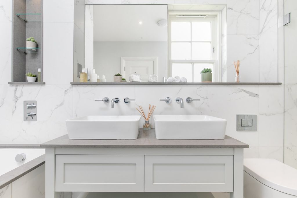 Property photo 2 of 6 Example Interior