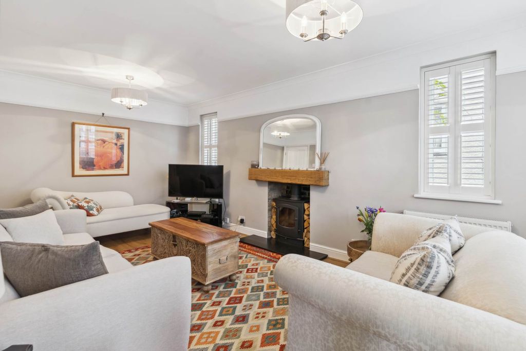 Property photo 3 of 24