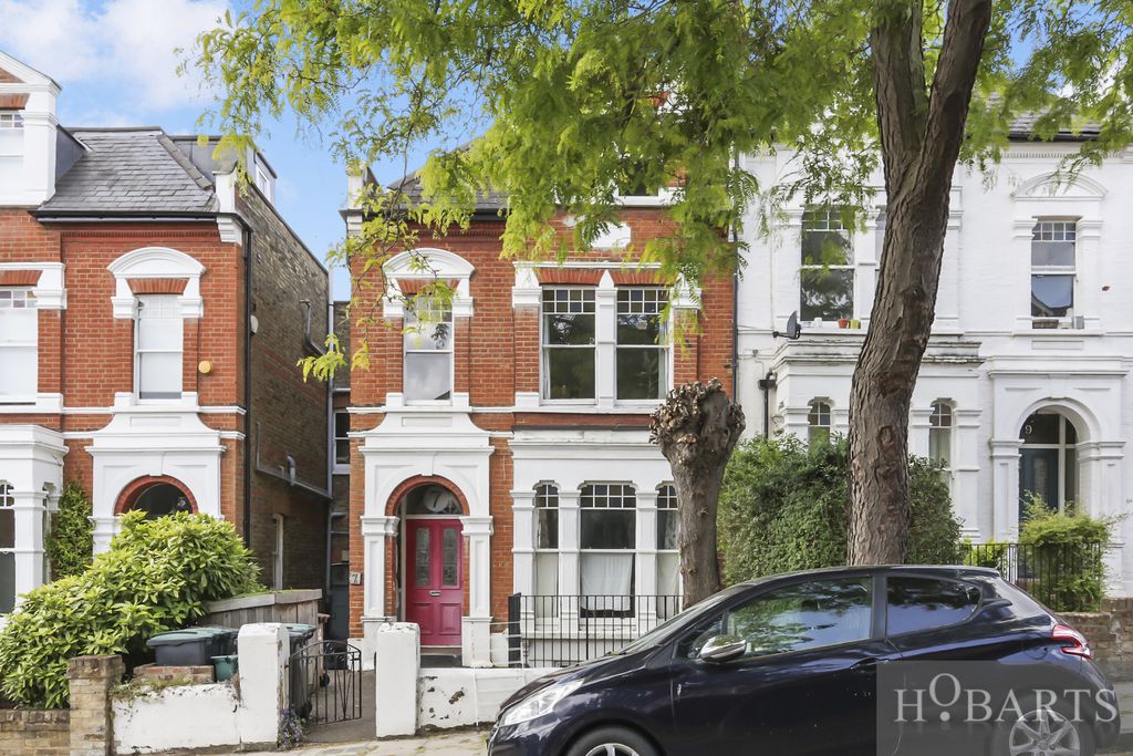 Property photo 1 of 14 Charming Two-Bedroom Split-Level Flat In A Period Property
