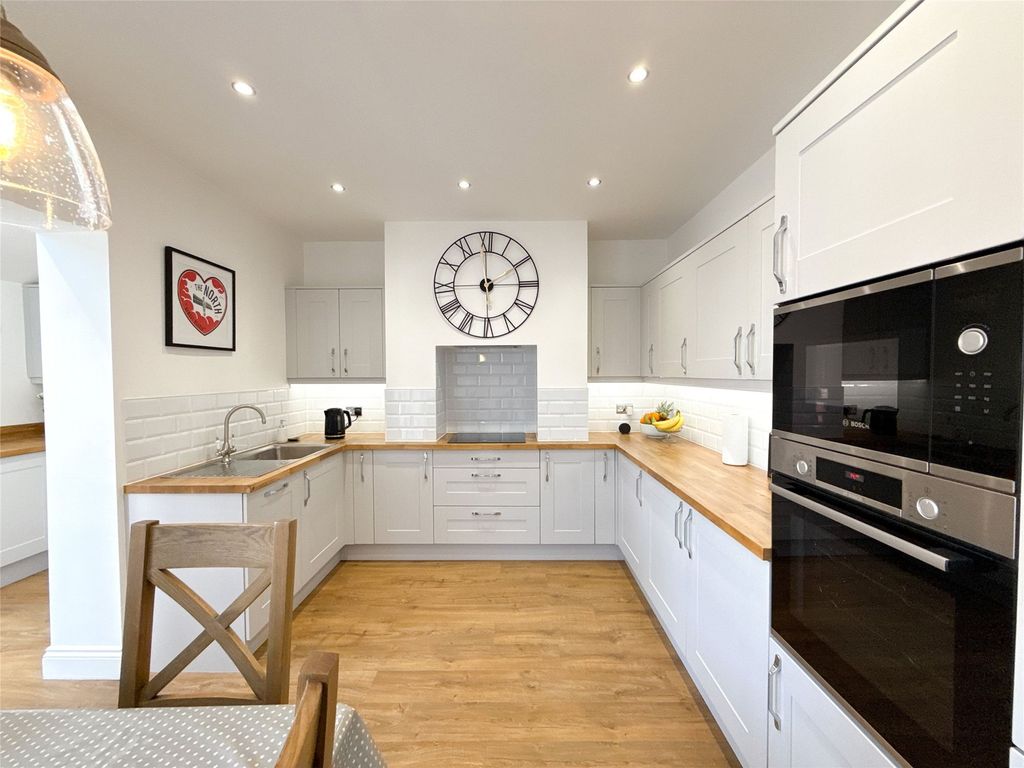 Property photo 3 of 18 Dining Kitchen