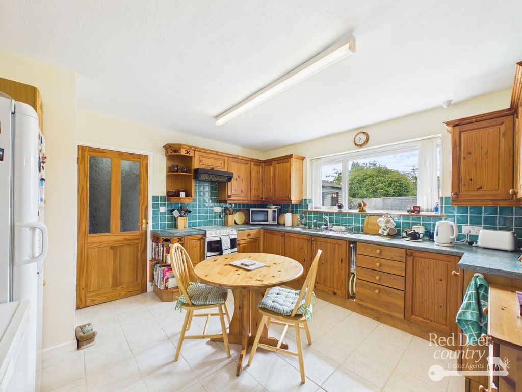 Property photo 3 of 22 Kitchen/Breakfast Room