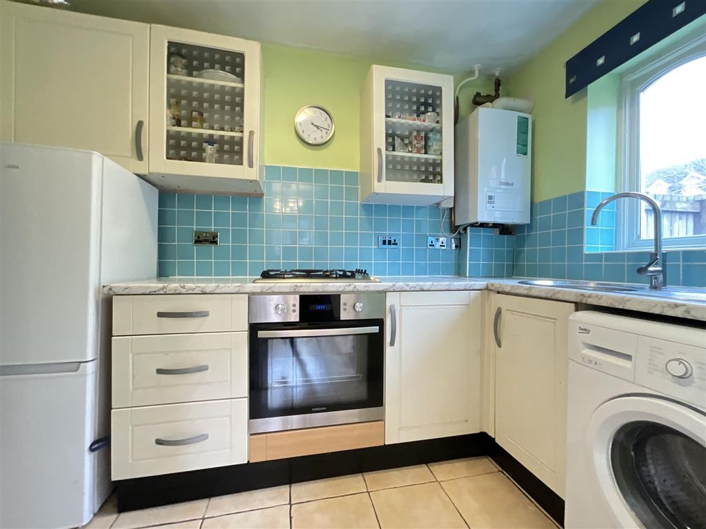 Property photo 3 of 7 Kitchen