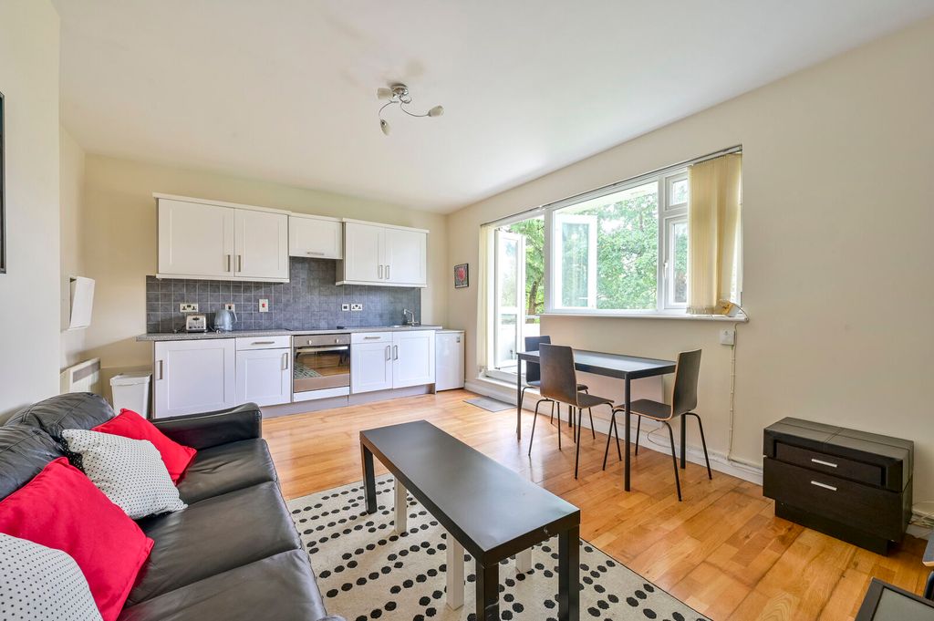 Property photo 3 of 11