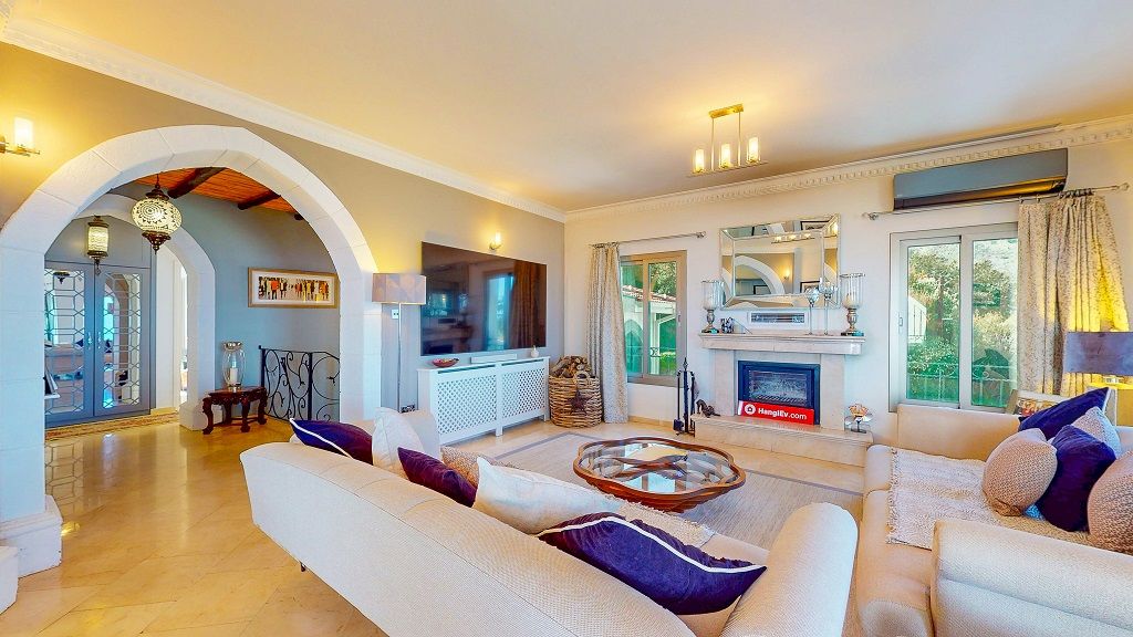 Property photo 3 of 59