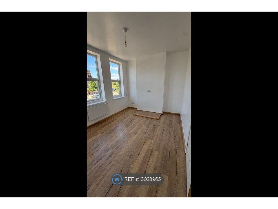 Property photo 1 of 17 Living Room