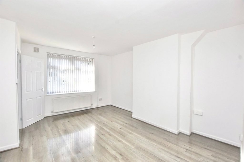 Property photo 2 of 14 Lounge