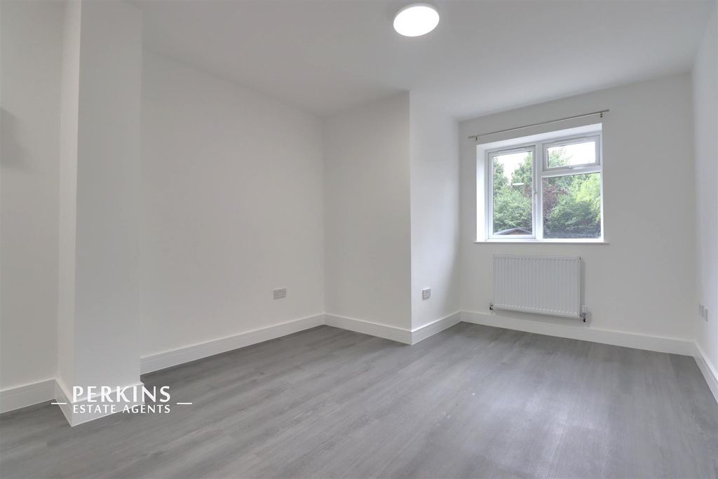 Property photo 1 of 5 Bed 2.Jpg