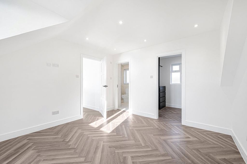 Additional image 14 of 4 bed detached house for saleSouth Coast Road, Telscombe Cliffs, Peacehaven, East Sussex BN10