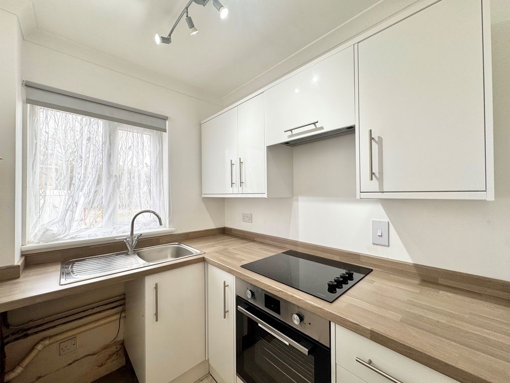Property photo 3 of 6 Kitchen