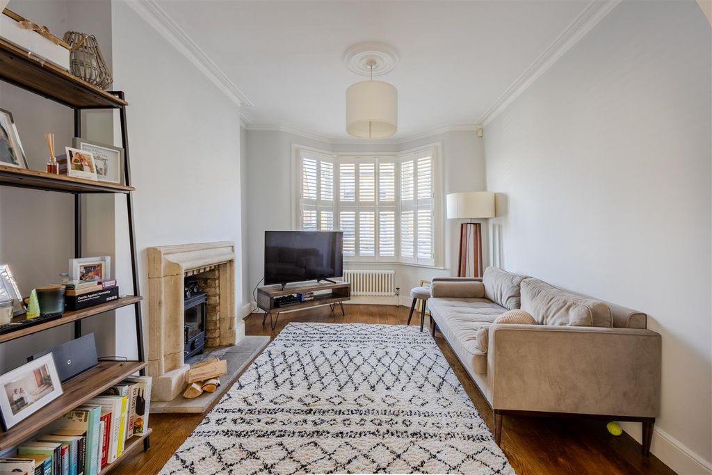 Property photo 3 of 22 Lounge