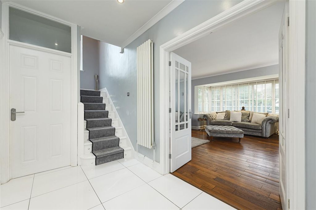 Property photo 2 of 32