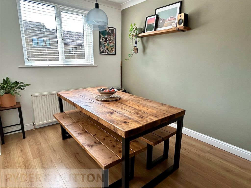 Property photo 3 of 23 Dining Area