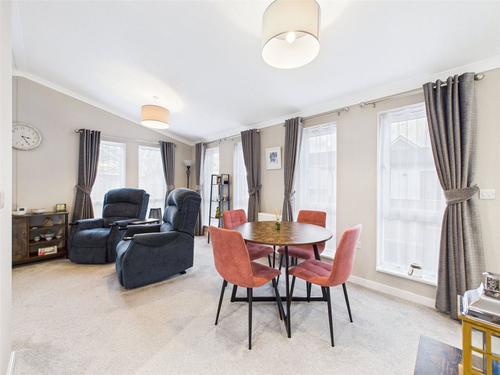 Property photo 3 of 13 Picture No. 02