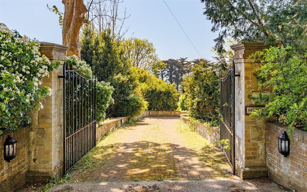 Property photo 2 of 25 Gated Entrance
