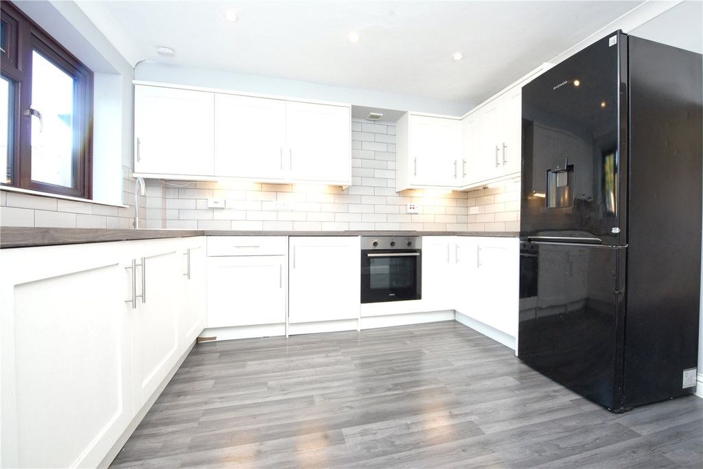 Property photo 2 of 9 Picture No. 16