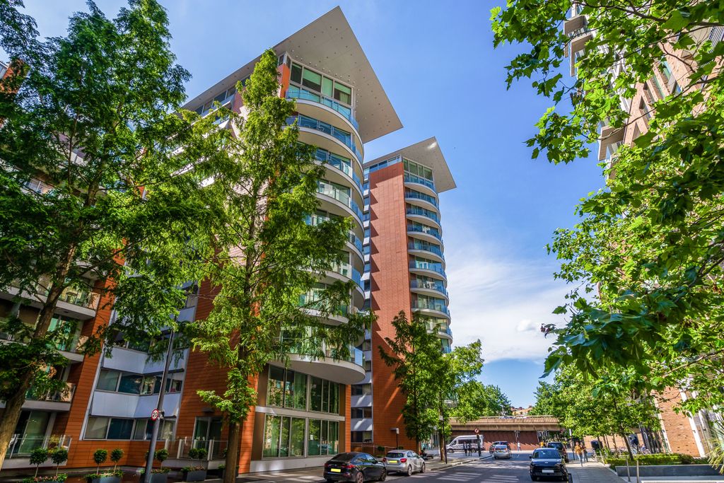 Property photo 2 of 12 Marshall Building Benefits From 24 Hour Concierge/Porter