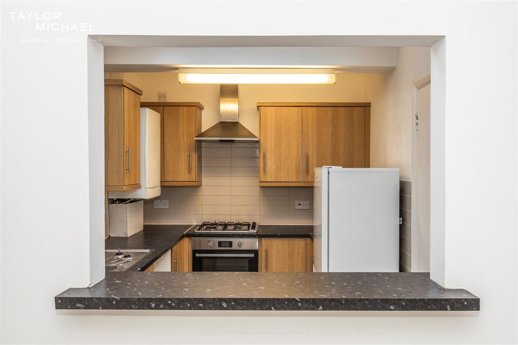 Property photo 2 of 19 Kitchen