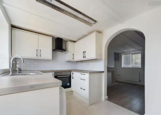 Property photo 3 of 12 Kitchen