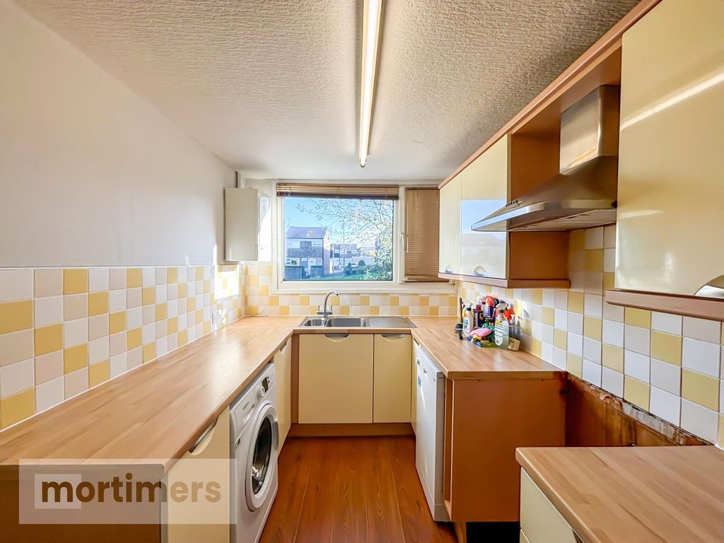 Property photo 3 of 16 Kitchen