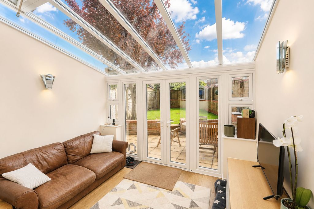 Property photo 3 of 18 Conservatory
