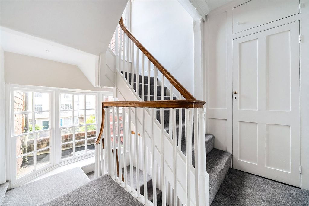 Property photo 2 of 12 Stairwell