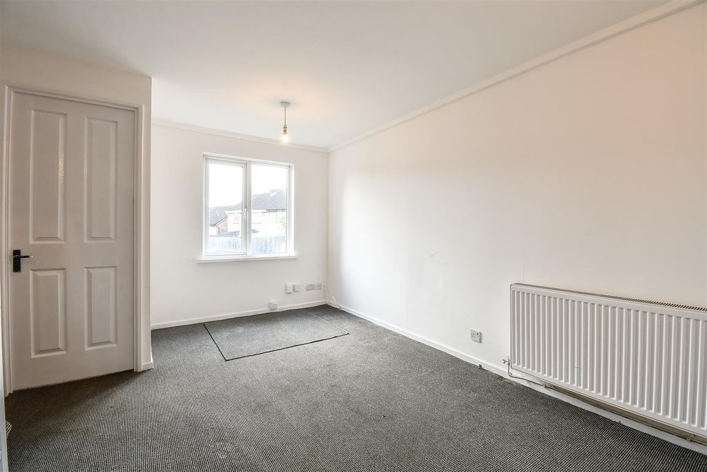 Property photo 2 of 18 Living Room