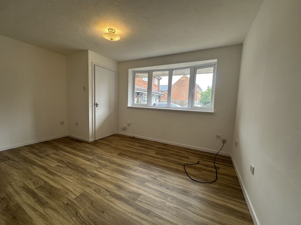 Property photo 2 of 11 Living Room