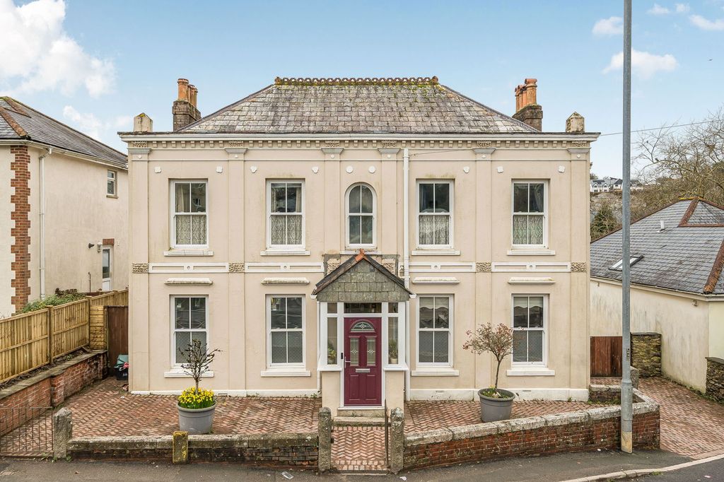 Property photo 1 of 19