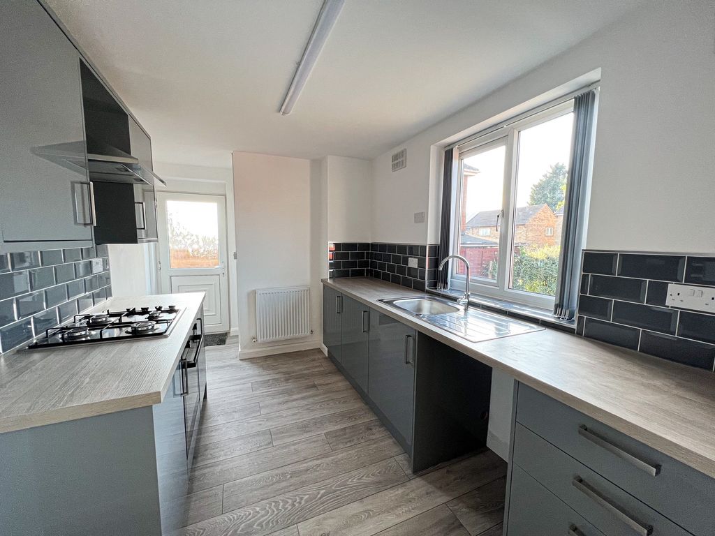 Property photo 3 of 12 Kitchen