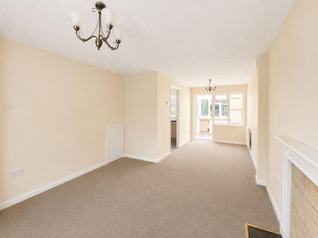 Property photo 2 of 10 Living Room