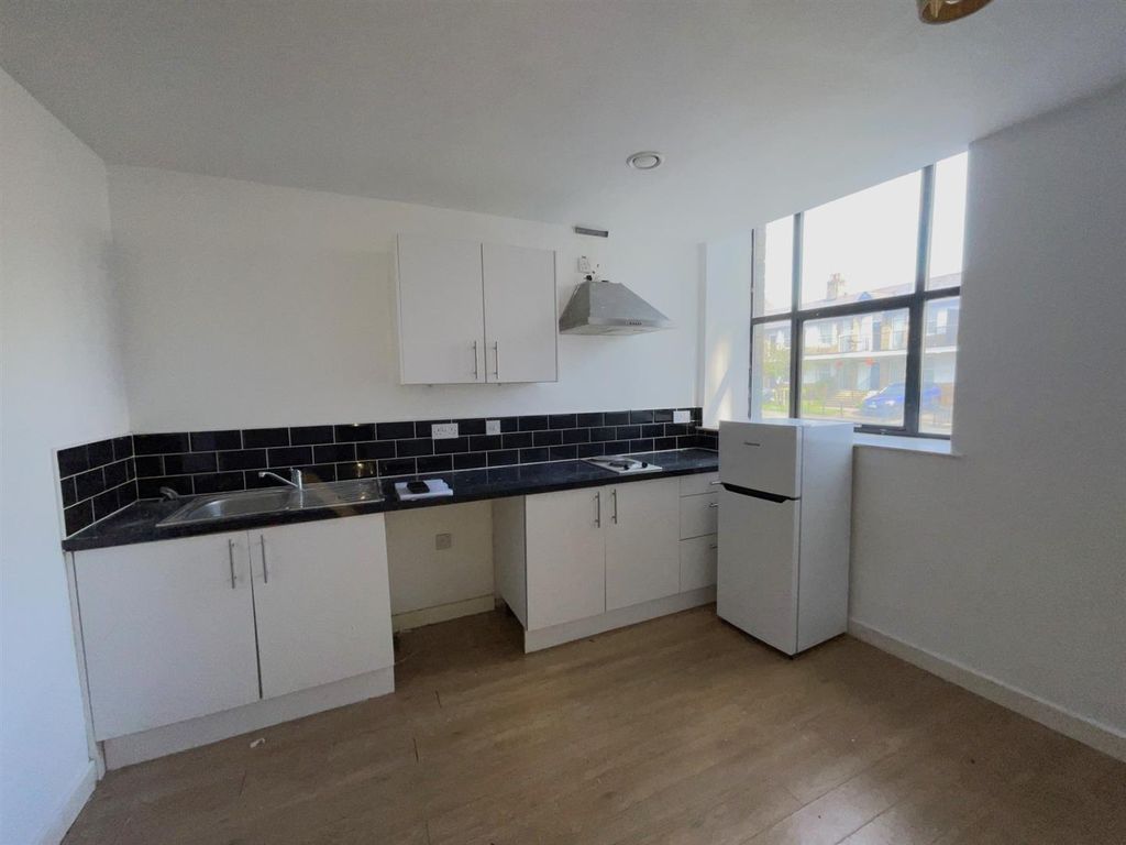 Property photo 3 of 4 Kitchen Space