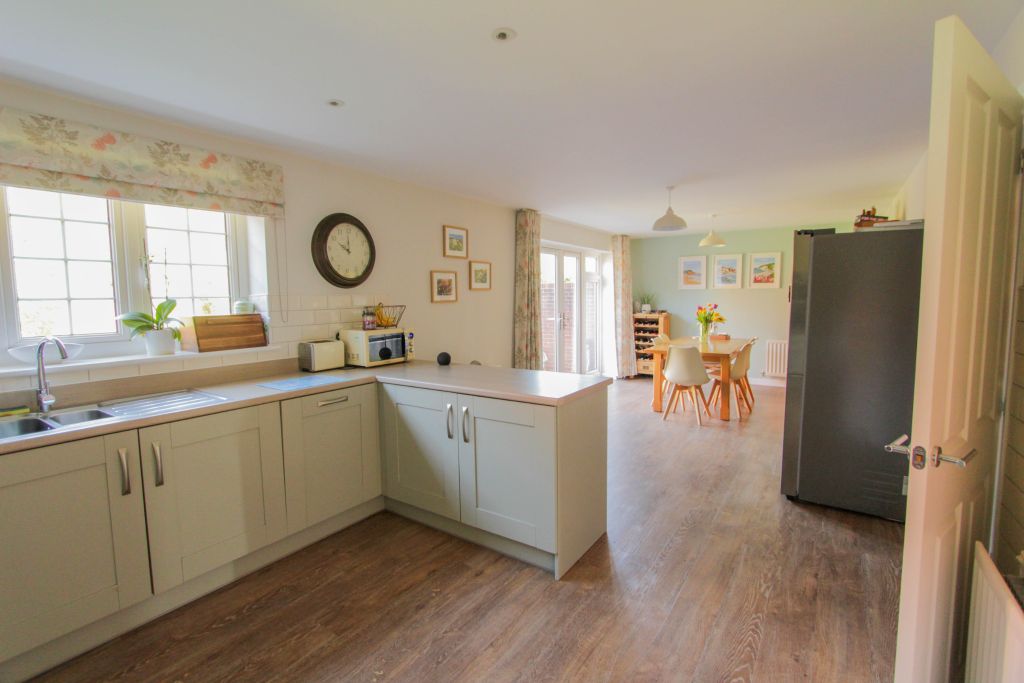 Property photo 2 of 18 Kitchen