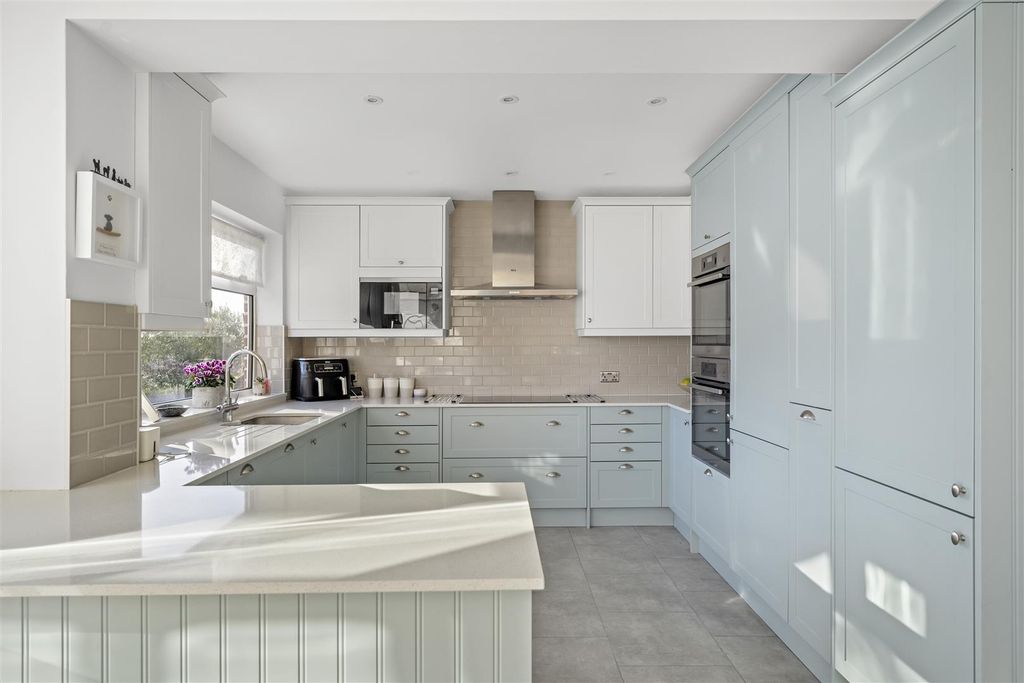 Property photo 3 of 26