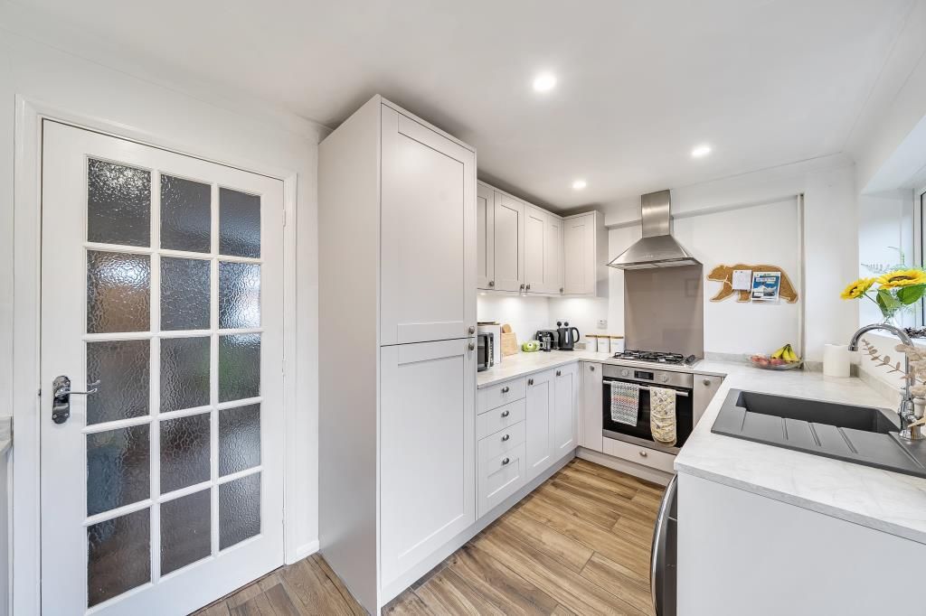 Property photo 3 of 21 Kitchen