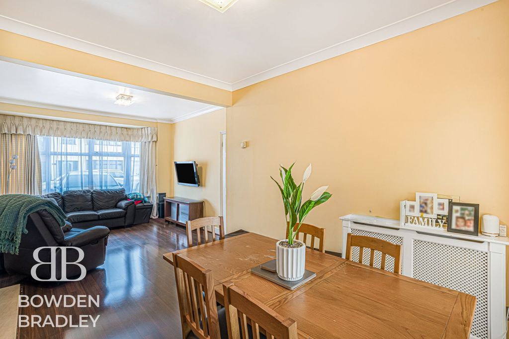 Property photo 2 of 22