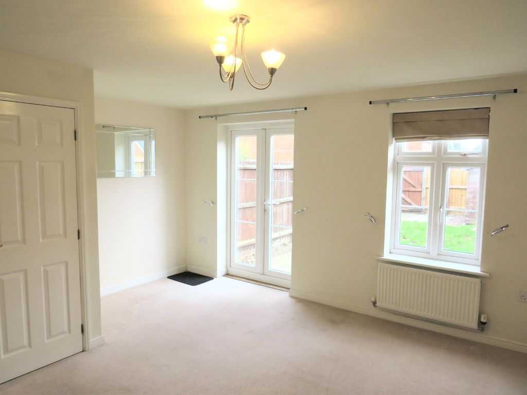 Property photo 2 of 10 Living Room