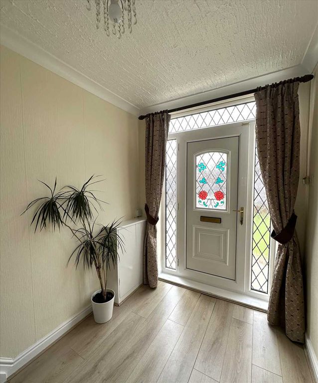 Property photo 2 of 17 Ground Floor
