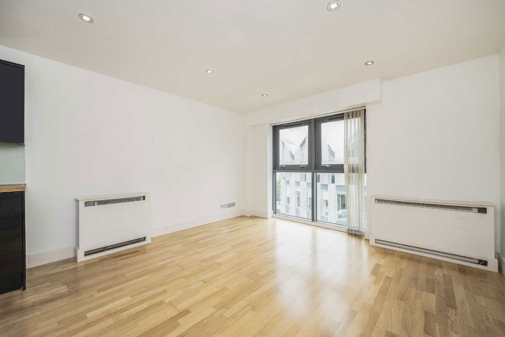 Property photo 2 of 6