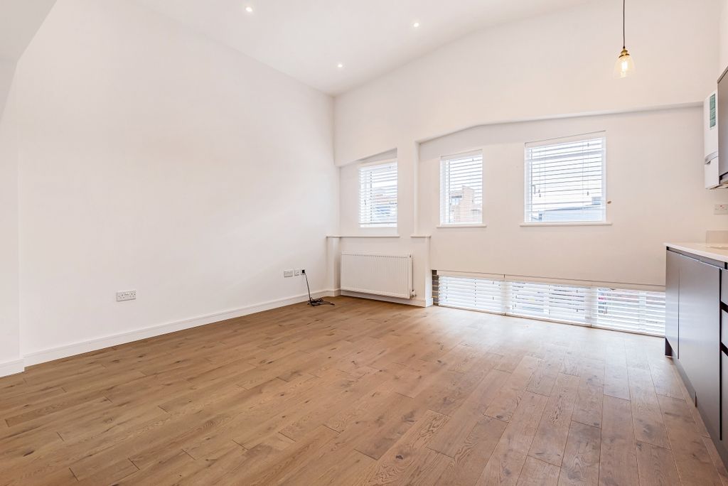Property photo 2 of 7 570402 (3)