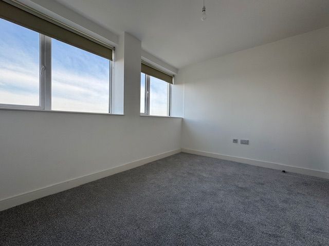 Property photo 3 of 6 Living Room