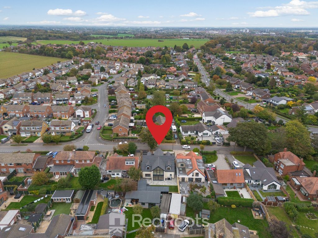 Property photo 3 of 52 4577045