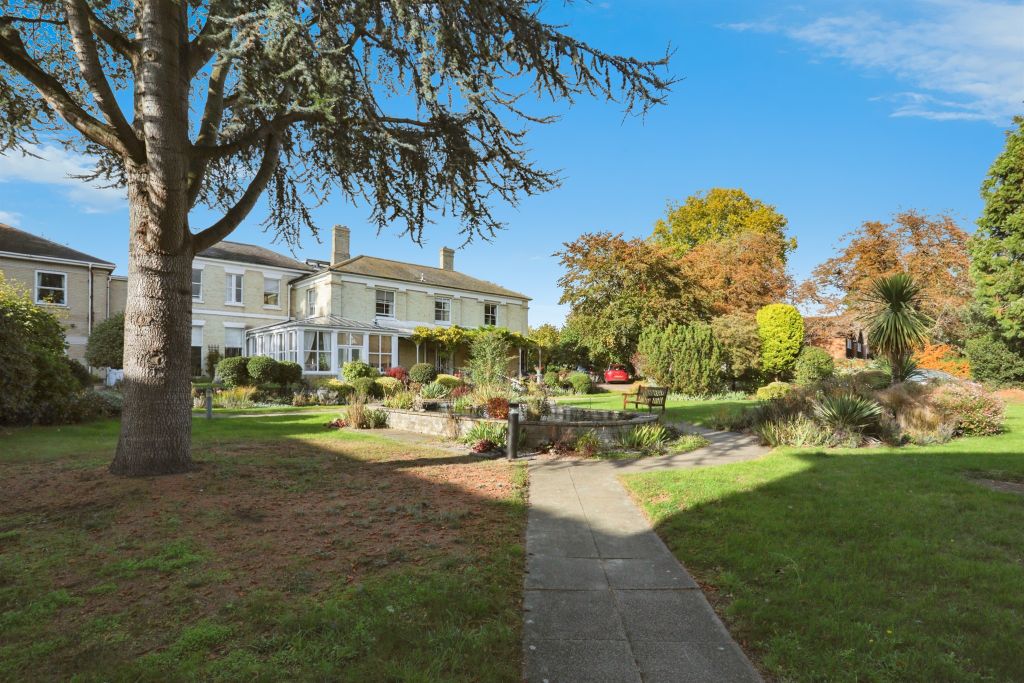 Property photo 2 of 12