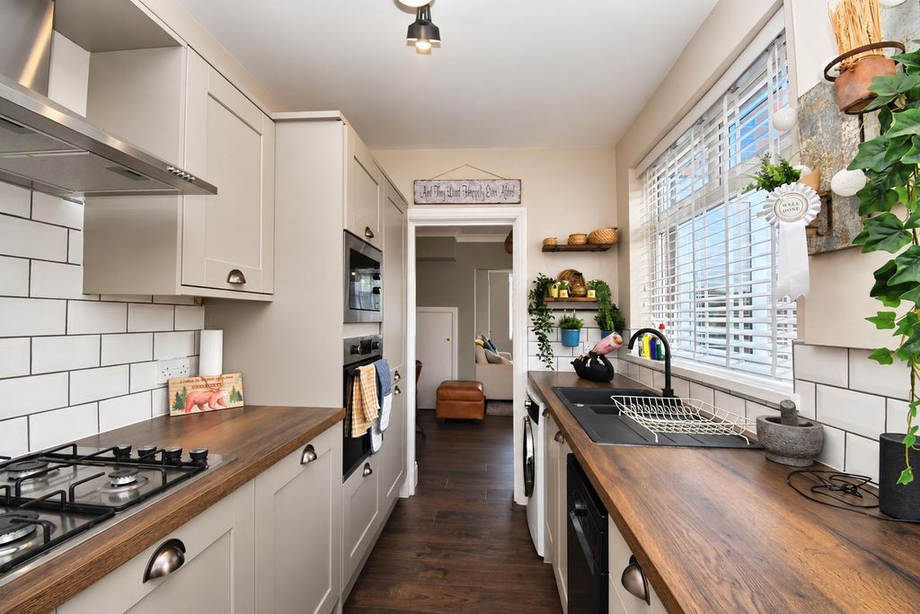 Property photo 2 of 14 Kitchen