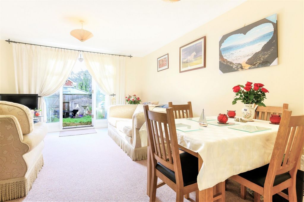 Property photo 3 of 8 Dining