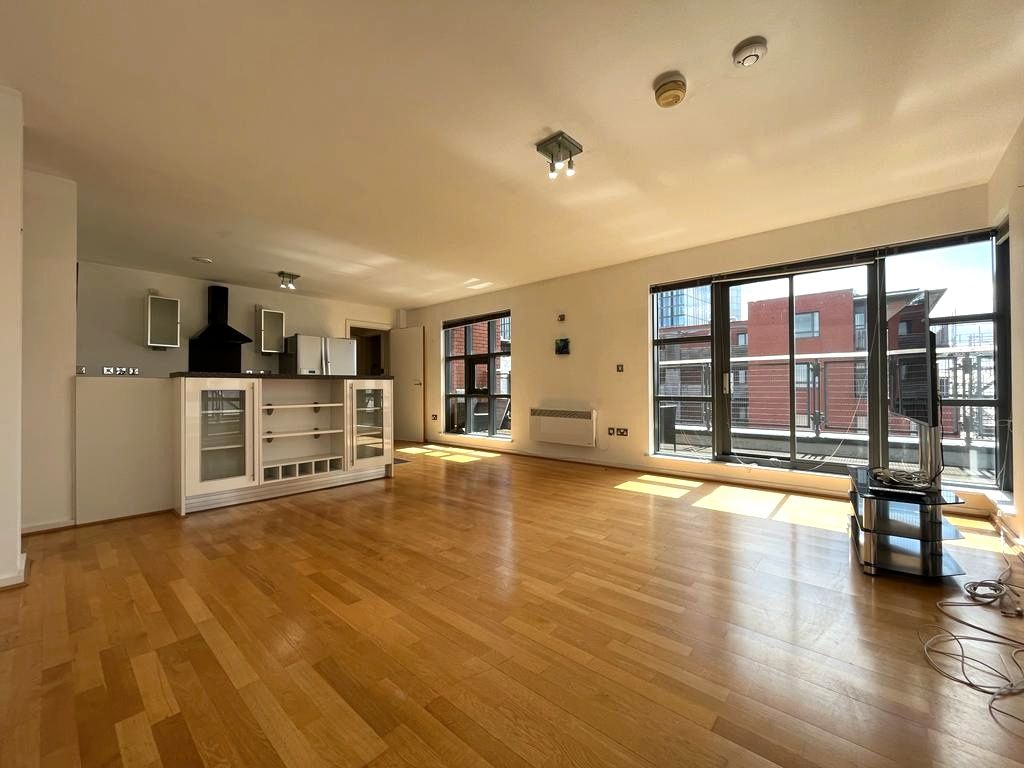 Property photo 3 of 11 Lounge